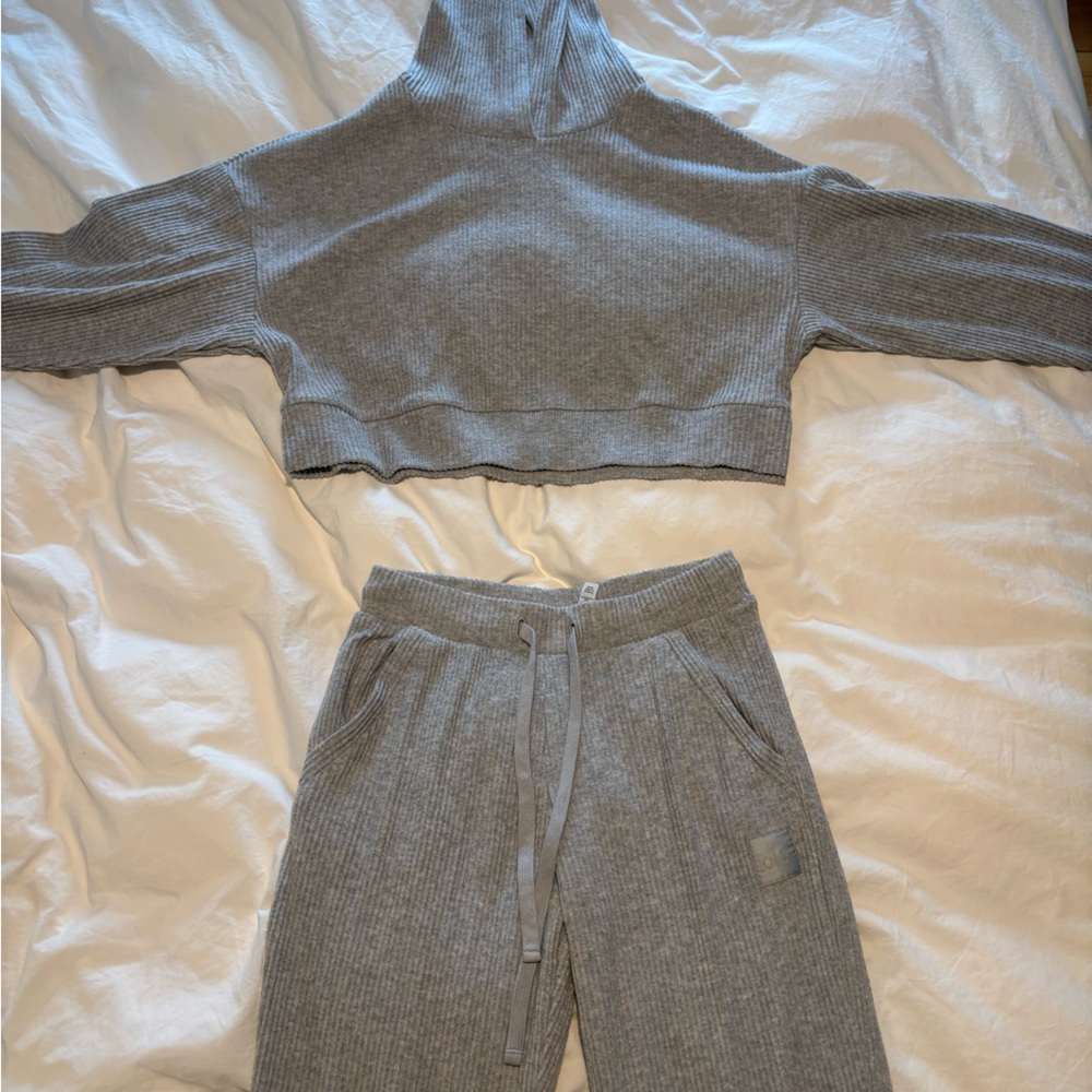 ALO Yoga Light Gray Ribbed Knit Set